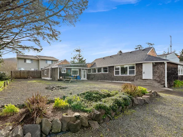 110 N Easy St, Rockaway Beach, OR 97136