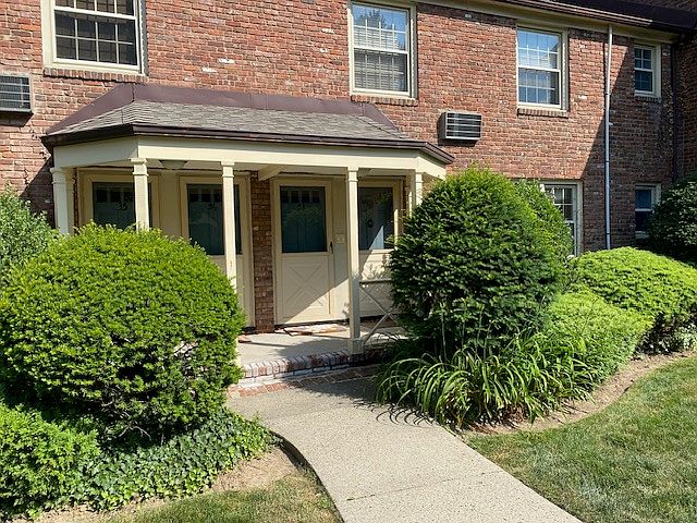 Front View - located 2 blocks from NYC train, near wonderful Chatham downtown