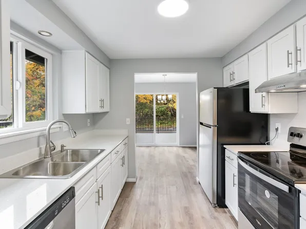 Charming, renovated West Linn apartment., 5327 W A St, West Linn, OR 97068