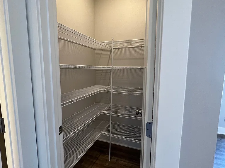 233 NW Greenway Pl — Photo 9