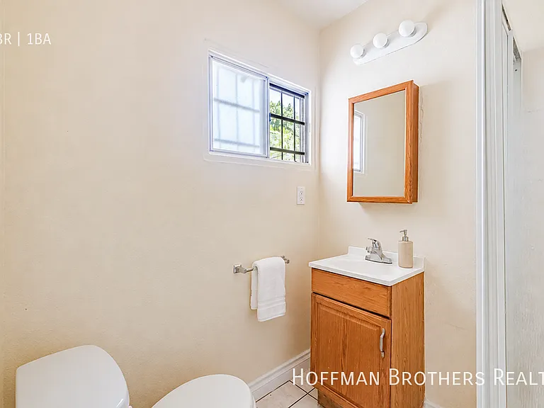1222 3/4 W 109th Pl — Photo 8