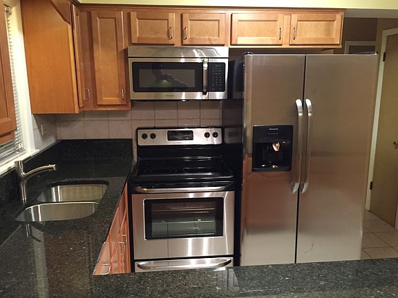 3rd image of 6025 W Montrose Ave APT 1
