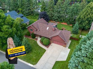 376 Highpoint Curv S, Maplewood, MN 55119