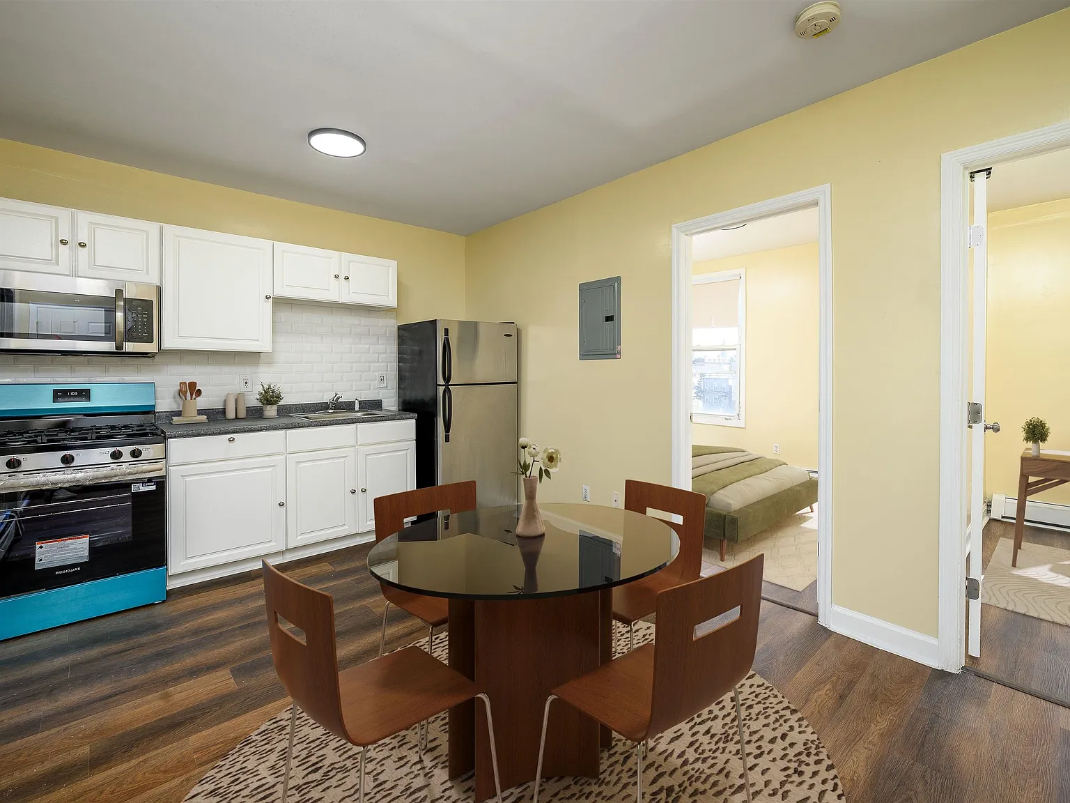 2 bed, 1.0 bath, $1,950 — Photo 2