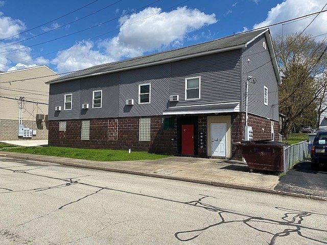 2nd image of 144 Ash St