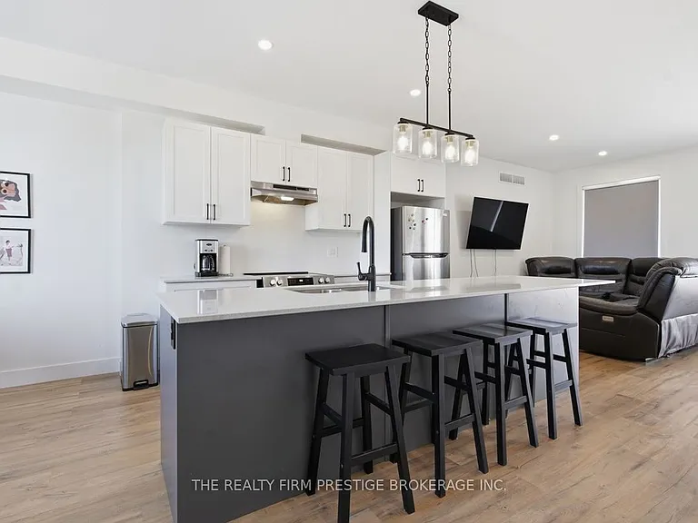 1595 Capri Cres #28 — Photo 8