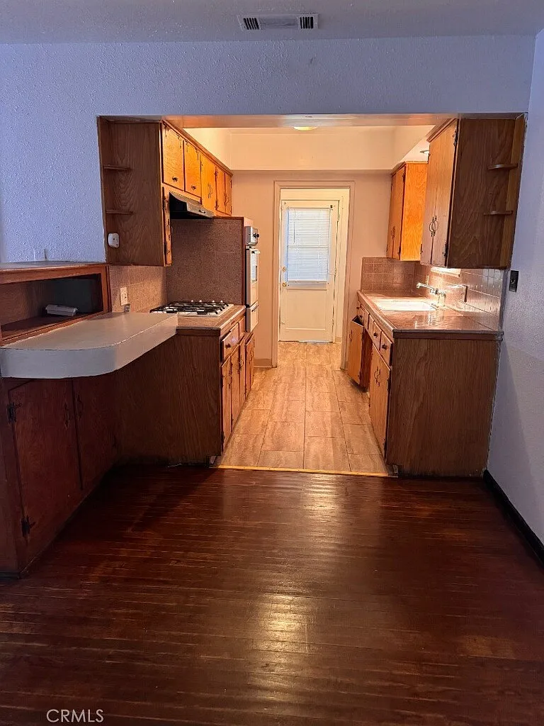 2 bed, 900 sqft, $1,750 — Photo 4