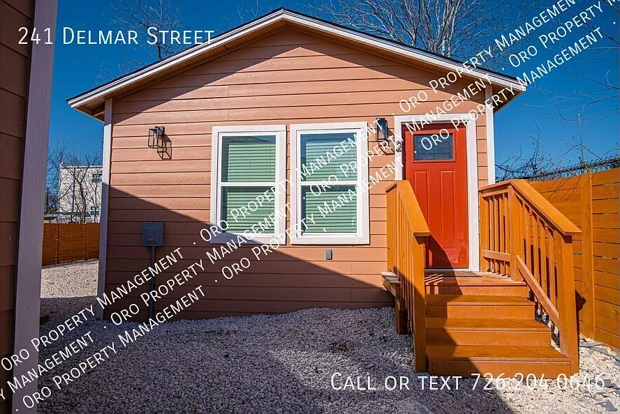 Adorable 2BR Home Close to Riverwalk and Downtown — Photo 1