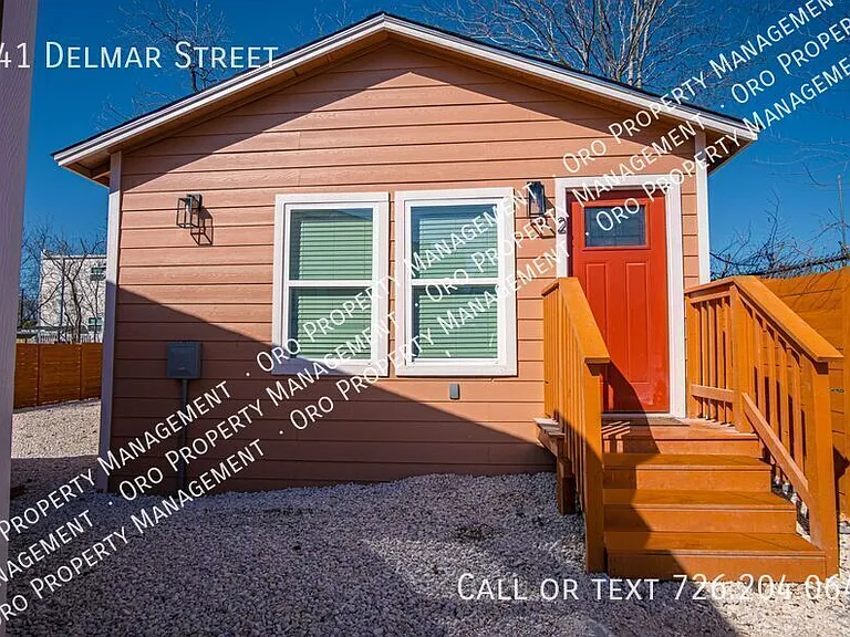 241 Delmar St — Photo 1