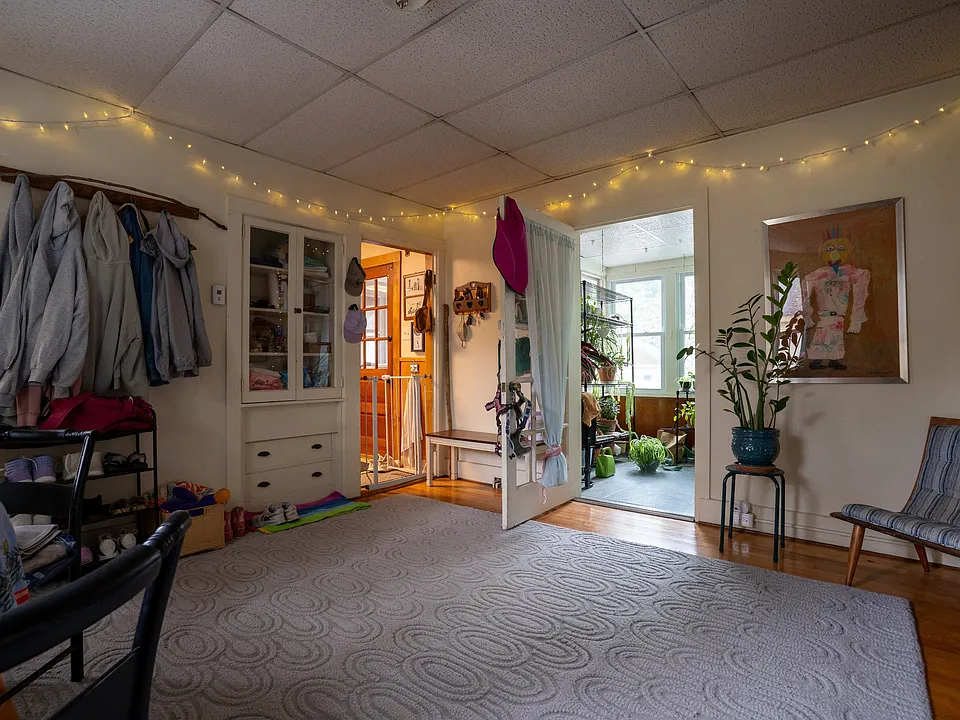 184 Elm St #1