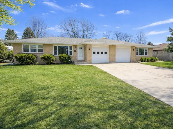 2504 9th Pkwy, Waukegan, IL 60085