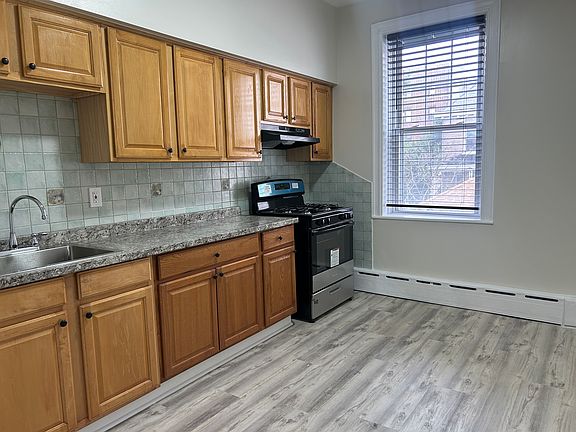 3rd image of 536 44th St Floor 2