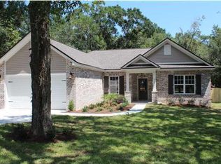 310 Sycamore Dr, Freeport, FL 32439