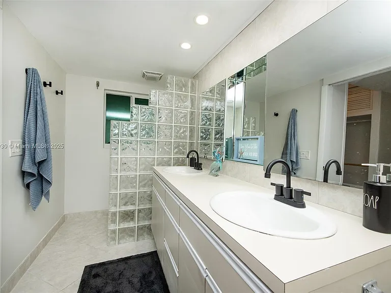 201 Van Buren St #101 — Photo 21