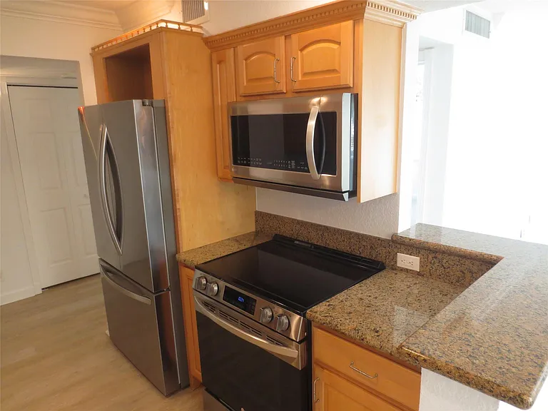 1515 E Broward Blvd #227 — Photo 42