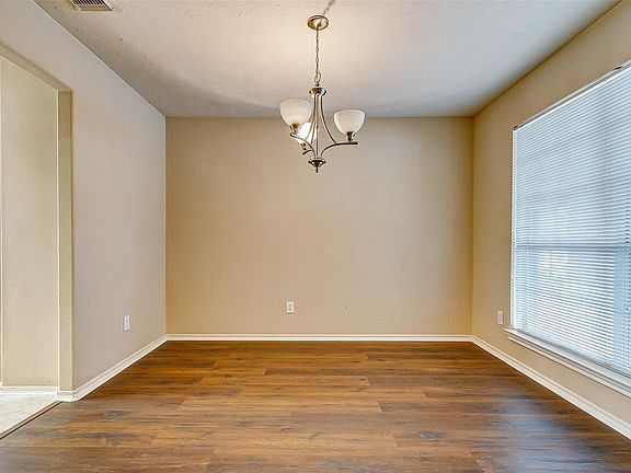 4th image of 16935 Hampton Glen Ct