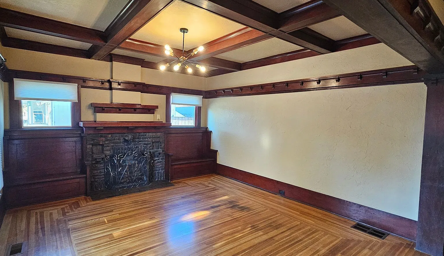 Charming 3 Bed 1 Bath Craftsman home in NE Spokane with updates — Photo 1