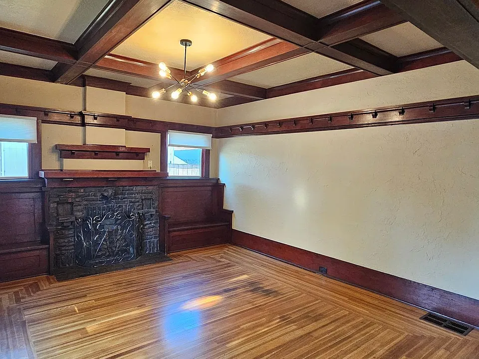 1215 E Montgomery Ave