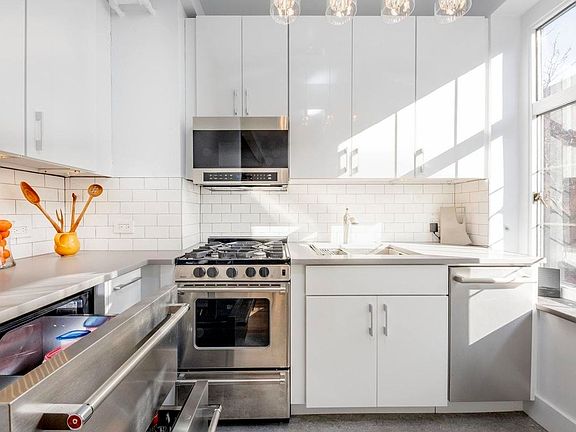 3rd image of 405 W 23rd St APT 3K