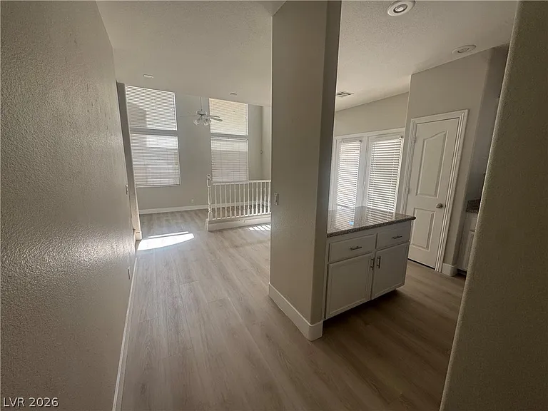 1521 Tillman Falls Ave — Photo 3