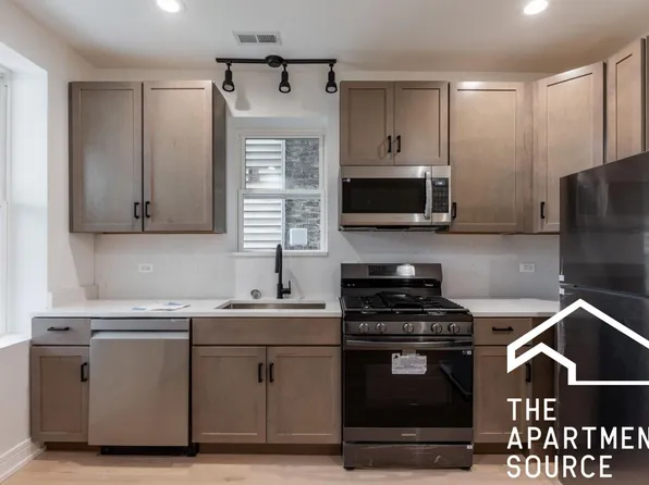 2943 N Gresham Ave #1, Chicago, IL 60618