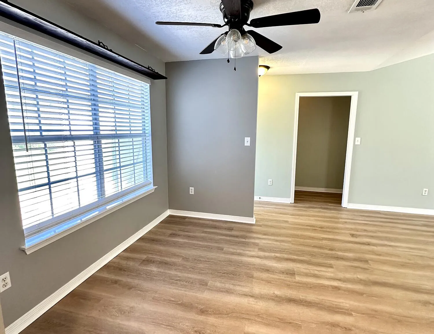 3 bed, 2.0 bath, 1326 sqft, $2,195 — Photo 4