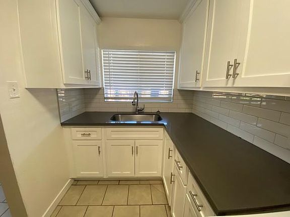 4th image of 4548 N Lakewood Blvd #4552-1/4