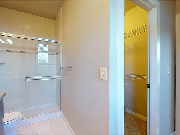5th image of 3092 Banks Ln SW