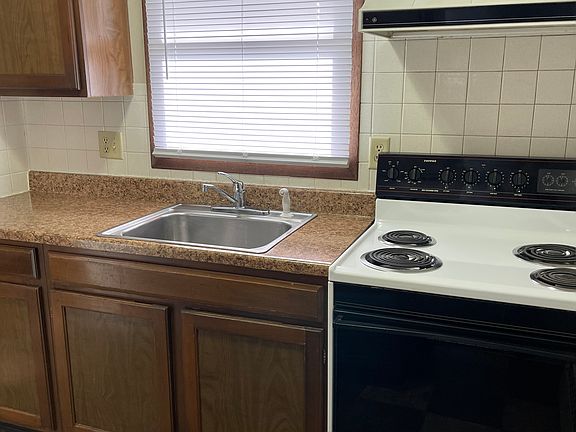 2nd image of 444 N Broad St #12