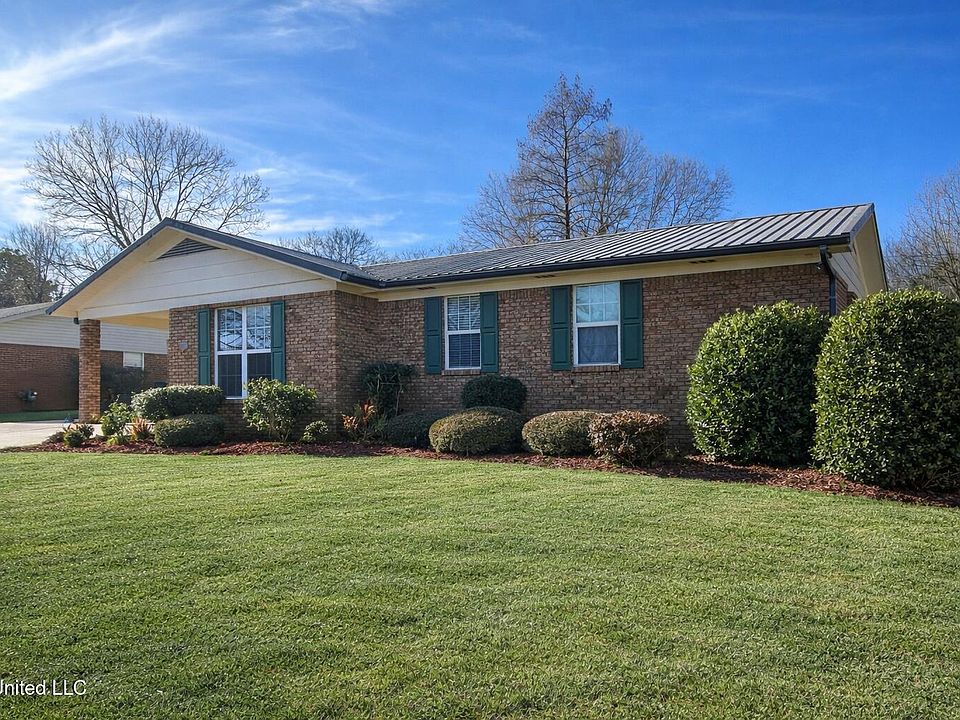 1st image of 2049 Oakhurst Dr