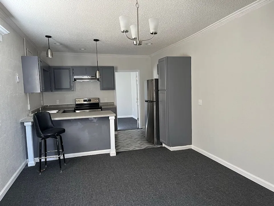 400 Saxon St #3