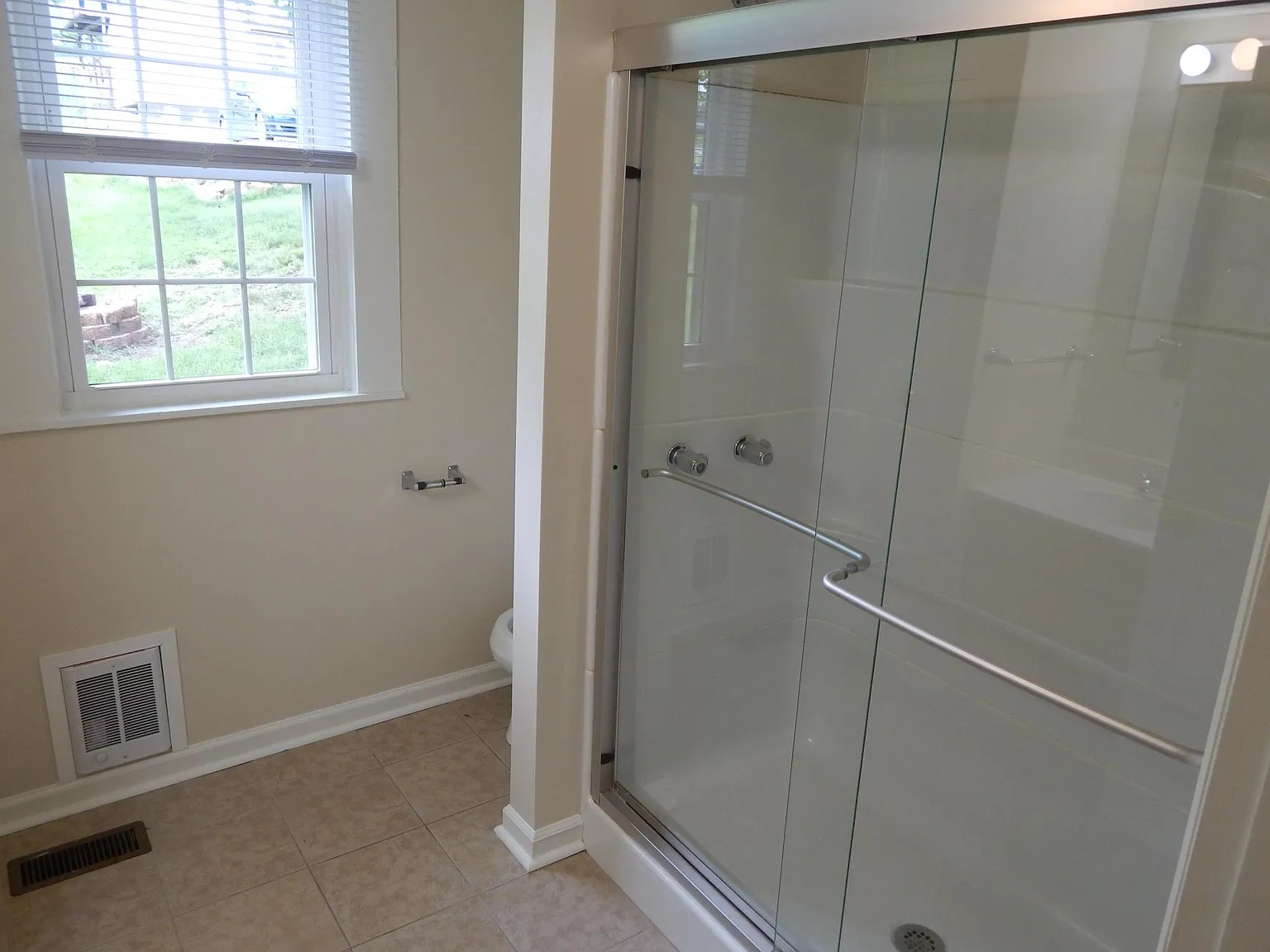 452 Melrose St — Photo 3