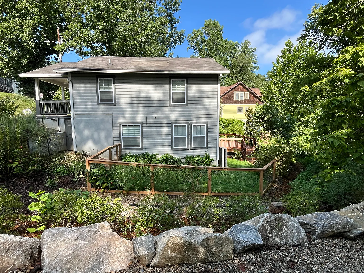 3 bed, 2.5 bath, 1600 sqft, $3,000 — Photo 2