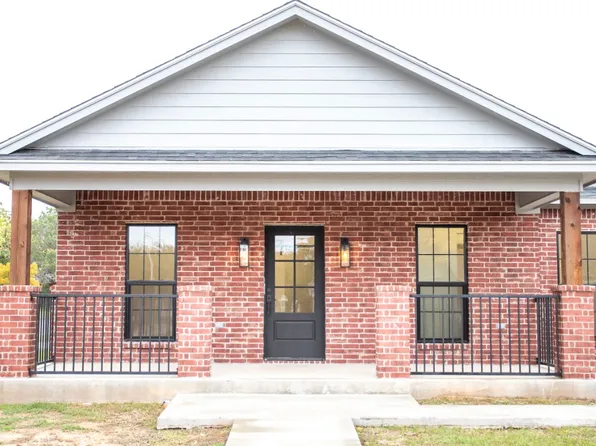 304 W Oak St, Olney, TX 76374