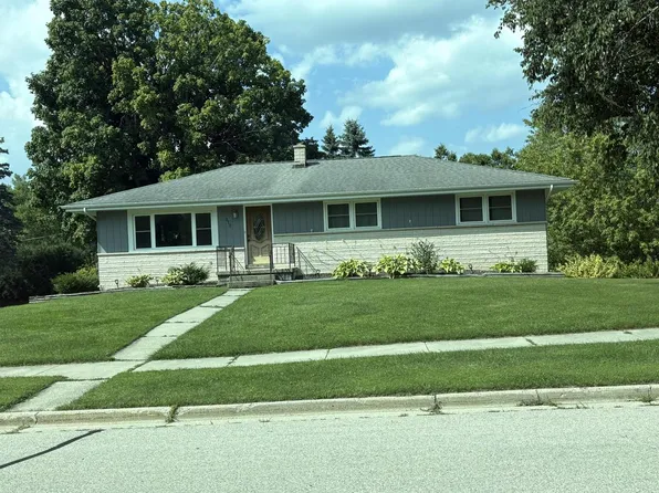 310 Braatz DRIVE, Kewaskum, WI 53040