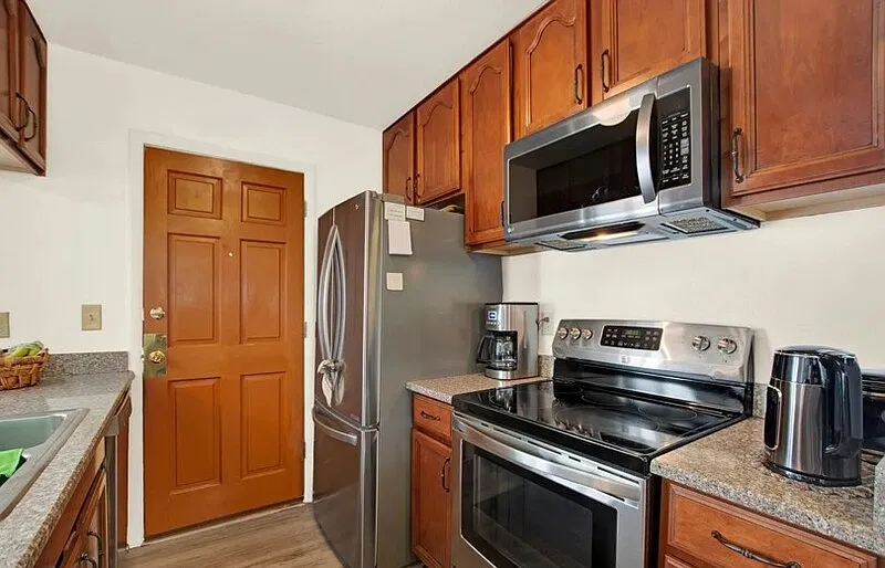 3 bed, 2.0 bath, 1269 sqft, $2,650 — Photo 4