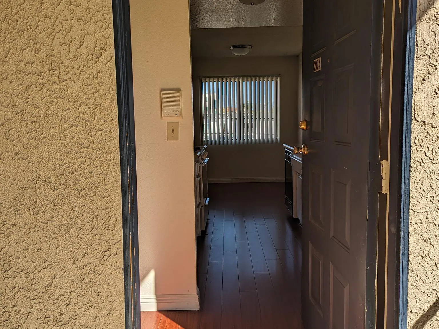 2 bed, 800 sqft, $3,200 — Photo 3