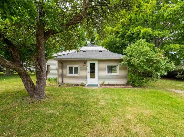 1020 Atkins Rd, Petoskey, MI 49770