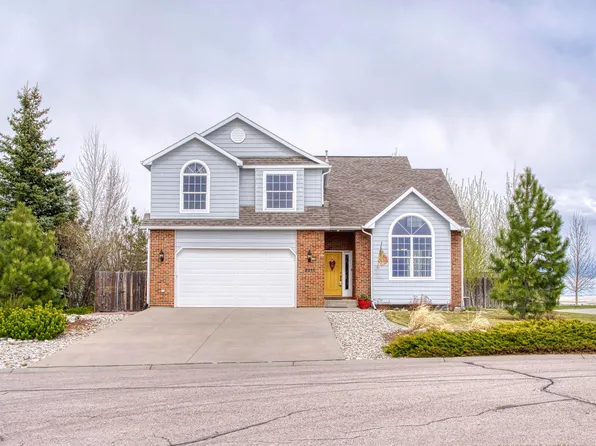 2211 Bluffs Ridge Dr, Gillette, WY 82718