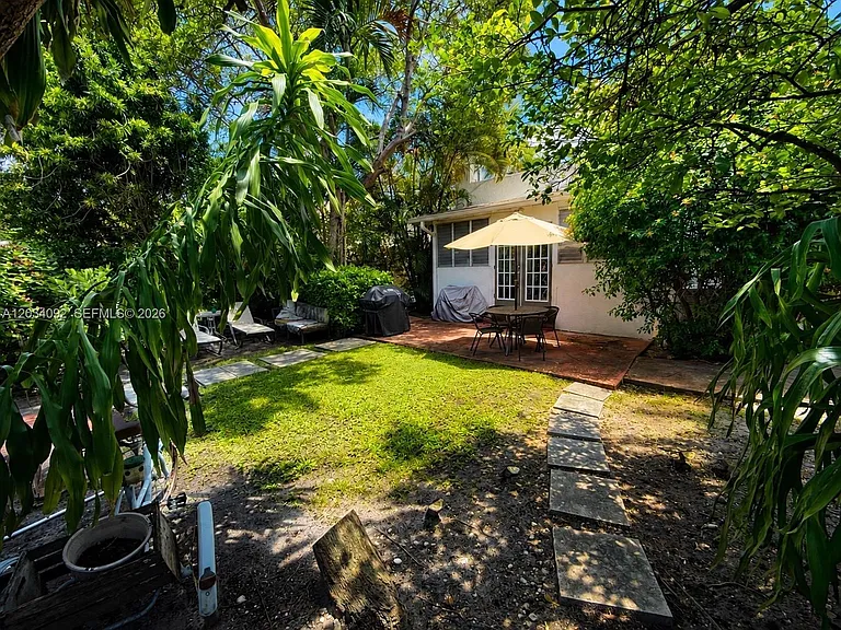 452 SW 26th Rd — Photo 16