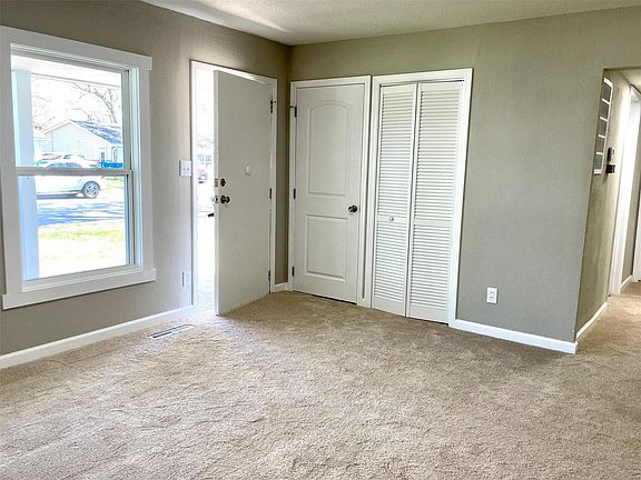 3rd image of 2833 Forest Ave