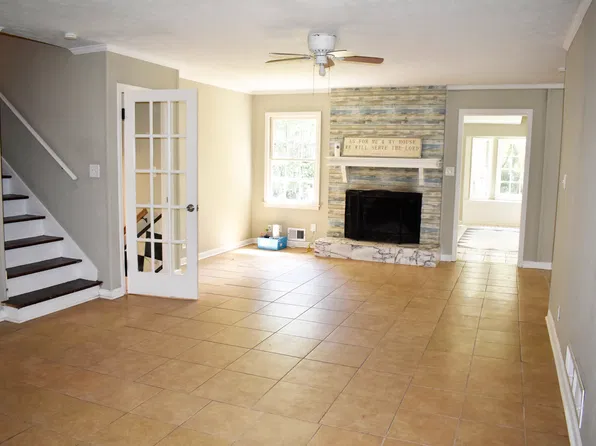 759 Springwood Dr #1, Lilburn, GA 30047