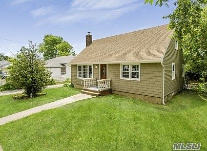 2nd image of 2111 Baylis Ave