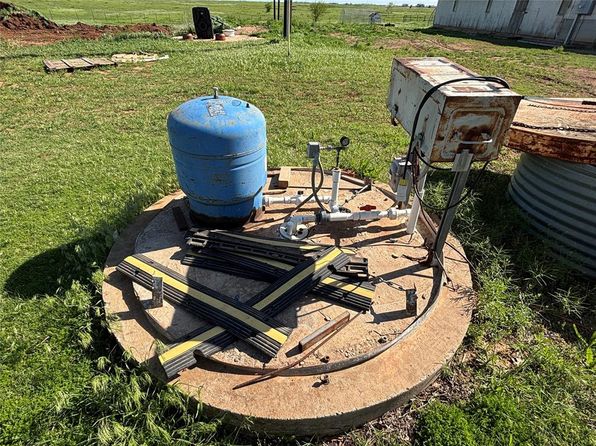 27582 N 2840th Rd, Okarche, OK 73762