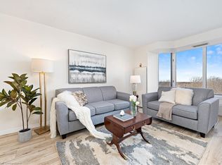 200 Limeridge Rd W #708, Hamilton, ON L9C7M7