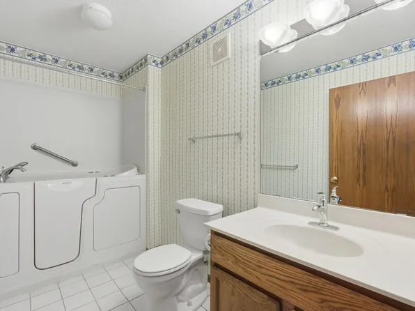 762 Lake Ridge Dr, Woodbury, MN 55129