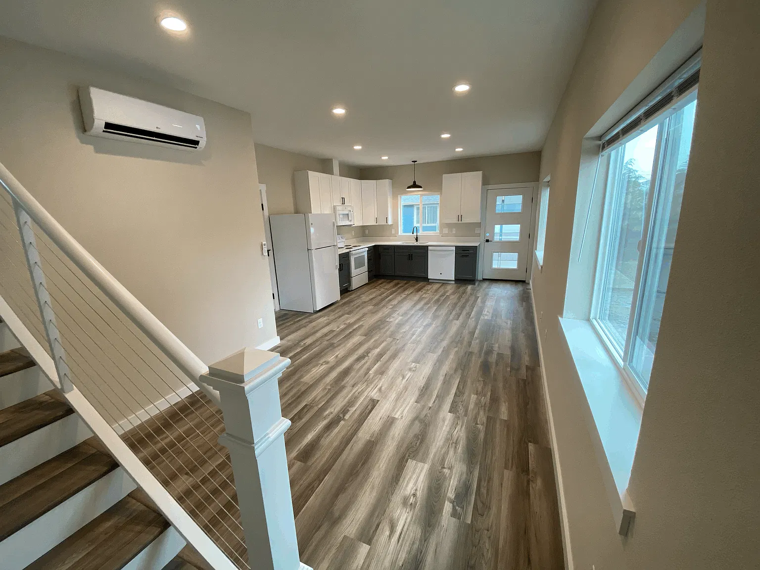 2 bed, 1.0 bath, 792 sqft, $1,800 — Photo 2