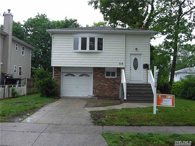 1st image of 219 Manhattan Ave