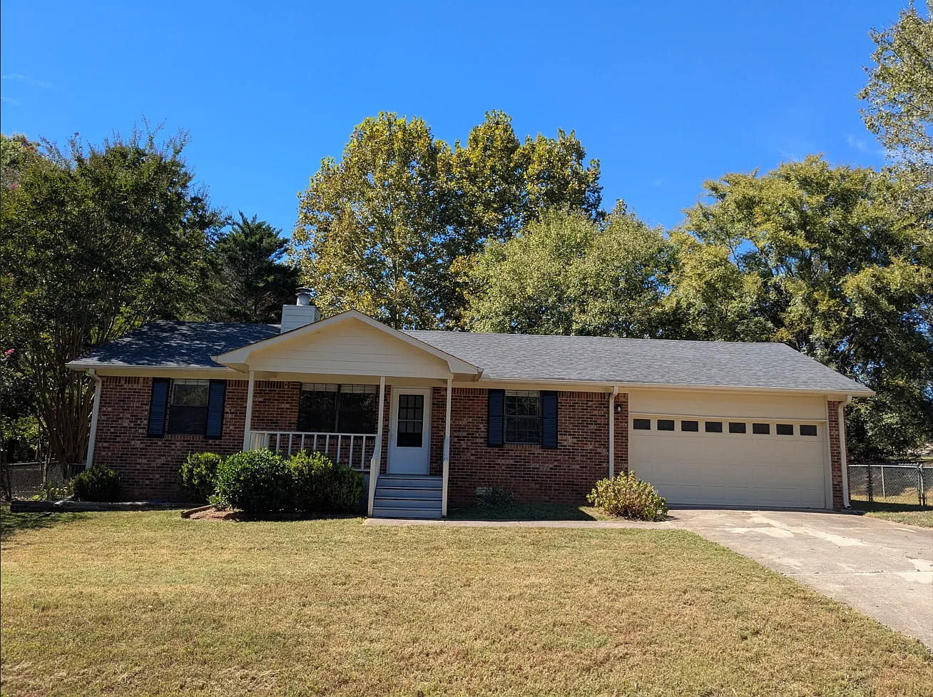 3 bed, 1200 sqft, $1,500 — Photo 1