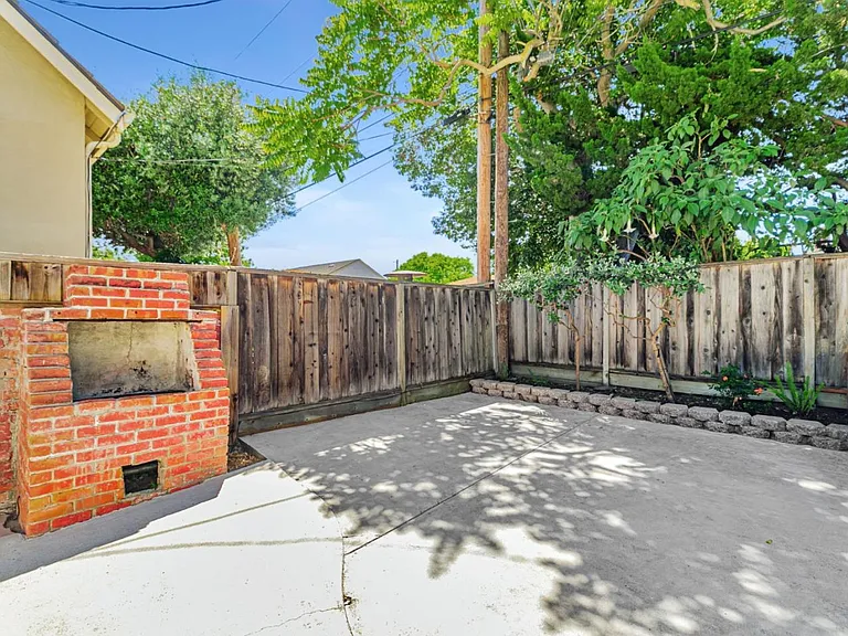 2276 Newhall St — Photo 12